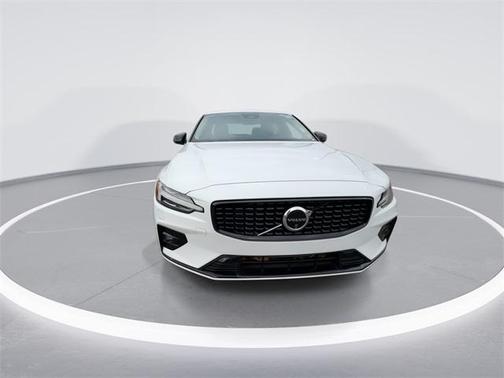 2024 Volvo S60 B5 Plus Dark Theme