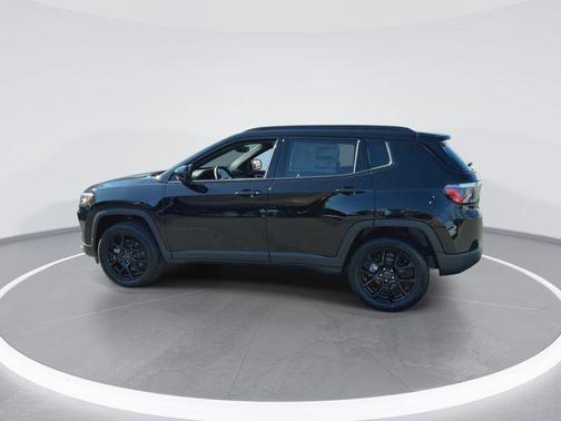 Diamond Black Crystal Pearlcoat 2026 Jeep Compass Latitude