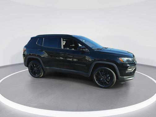 Diamond Black Crystal Pearlcoat 2026 Jeep Compass Latitude