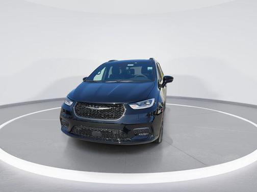 Diamond Black Crystal Pearlcoat 2026 Chrysler Pacifica Limited