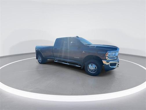 2022 RAM 3500 Tradesman Crew Cab 4x4 8' Box