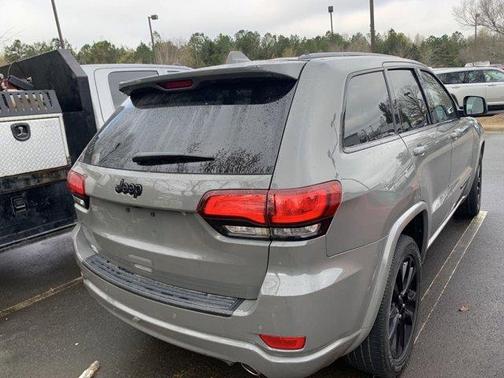 Photo 4 of 15 of 2020 Jeep Grand Cherokee Altitude