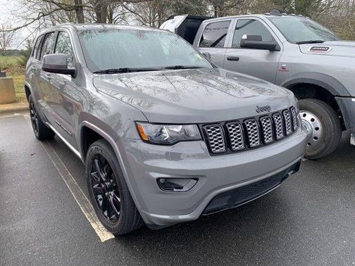 Photo 5 of 15 of 2020 Jeep Grand Cherokee Altitude