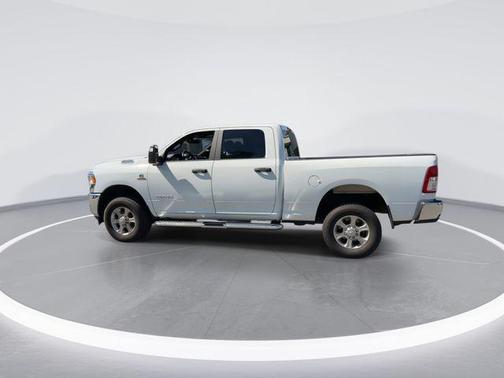 Bright White Clearcoat 2024 RAM 2500 Big Horn Crew Cab 4x4 6'4' Box