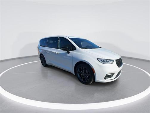 2026 Chrysler Pacifica L