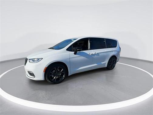 2026 Chrysler Pacifica L