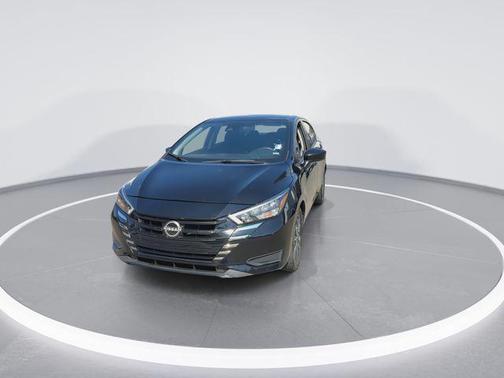 Super Black Metallic 2025 Nissan Versa 1.6 SV