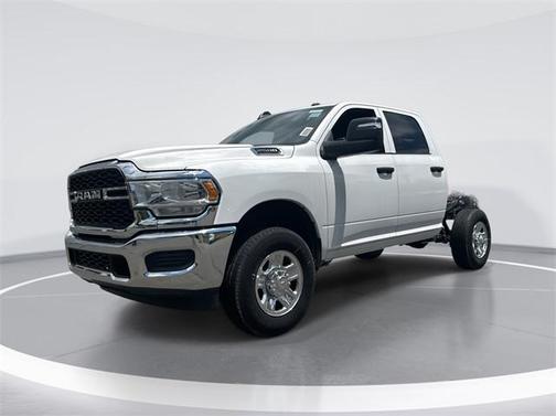 2024 RAM 2500 Tradesman Crew Cab 4x4 6'4' Box