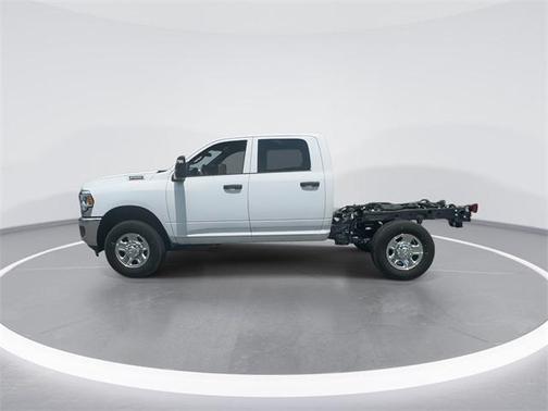 2024 RAM 2500 Tradesman Crew Cab 4x4 6'4' Box
