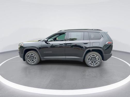 Diamond Black Crystal Pearlcoat 2026 Jeep Cherokee Laredo 4x4