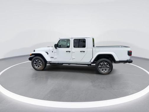 Bright White Clearcoat 2026 Jeep Gladiator Sahara 4x4