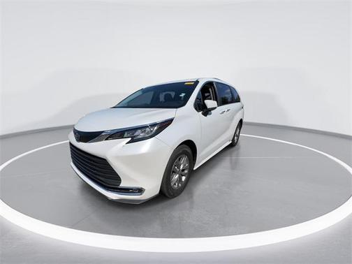 2023 Toyota Sienna XLE