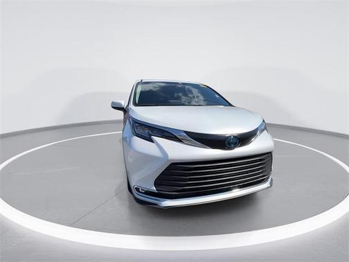 2023 Toyota Sienna XLE