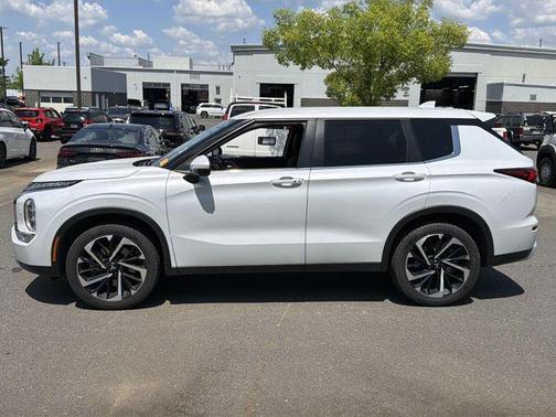 Alloy Silver Metallic 2024 Mitsubishi Outlander