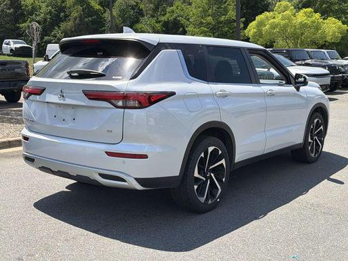 Alloy Silver Metallic 2024 Mitsubishi Outlander