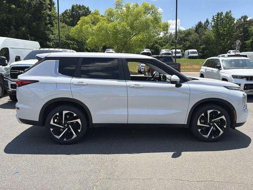 Alloy Silver Metallic 2024 Mitsubishi Outlander