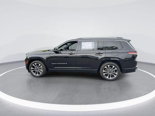 Diamond Black Crystal Pearlcoat 2021 Jeep Grand Cherokee L Overland