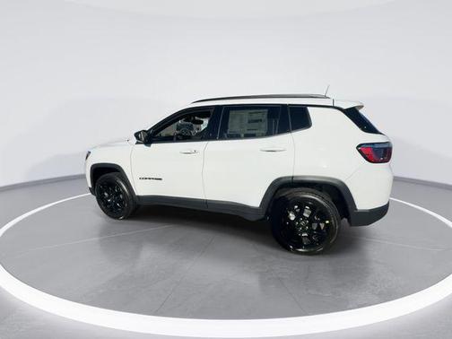 Bright White Clearcoat 2026 Jeep Compass Latitude