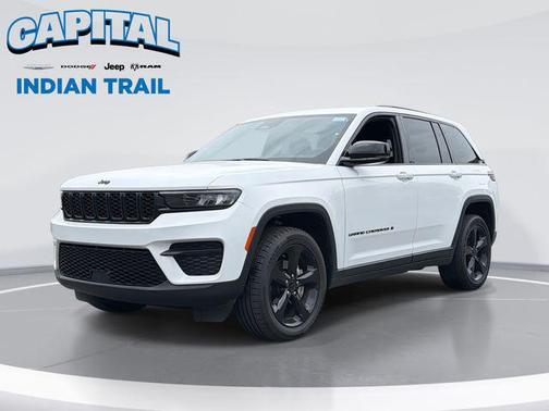 Bright White Clearcoat 2023 Jeep Grand Cherokee Altitude