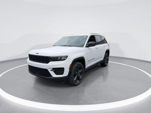 Bright White Clearcoat 2023 Jeep Grand Cherokee Altitude