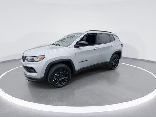 Silver Zynith Metallic Clearcoat 2026 Jeep Compass Latitude