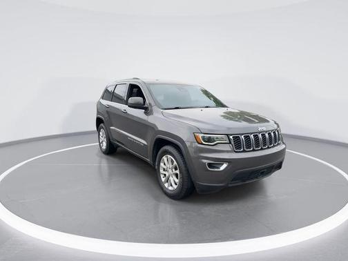 Granite Crystal Metallic Clearcoat 2021 Jeep Grand Cherokee Laredo