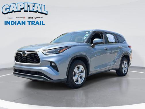 Moon Dust 2023 Toyota Highlander LE