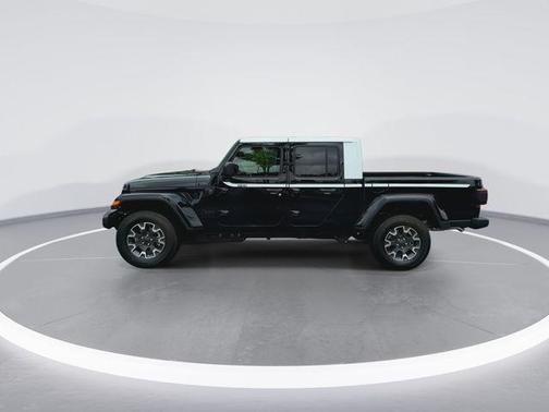 Black Clearcoat 2026 Jeep Gladiator Sahara 4x4