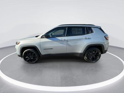 Silver Zynith Metallic Clearcoat 2026 Jeep Compass Latitude