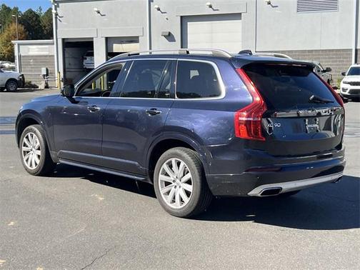 2017 Volvo XC90 T6 Momentum