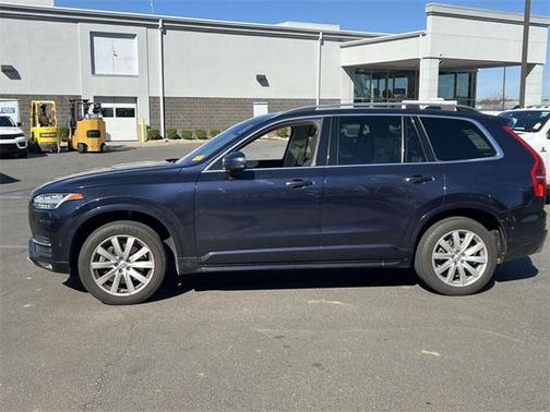 2017 Volvo XC90 T6 Momentum