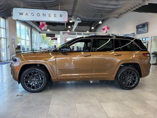 Copper Shino Metallic Clearcoat 2027 Jeep Grand Cherokee Summit