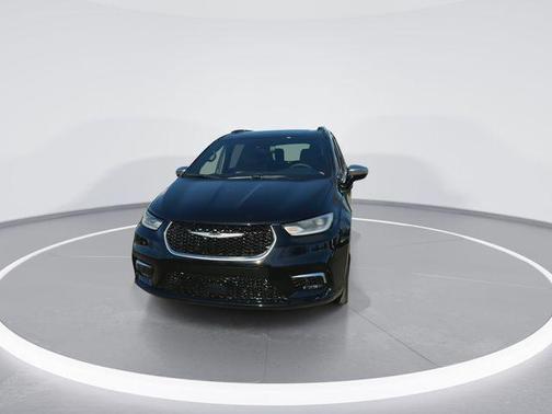 Diamond Black Crystal Pearlcoat 2026 Chrysler Pacifica L