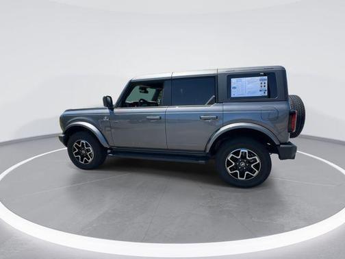 Carbonized Gray Metallic 2024 Ford Bronco Outer Banks