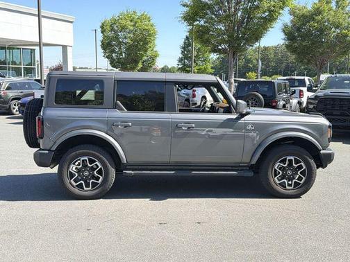 Carbonized Gray Metallic 2024 Ford Bronco Outer Banks