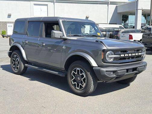 Carbonized Gray Metallic 2024 Ford Bronco Outer Banks