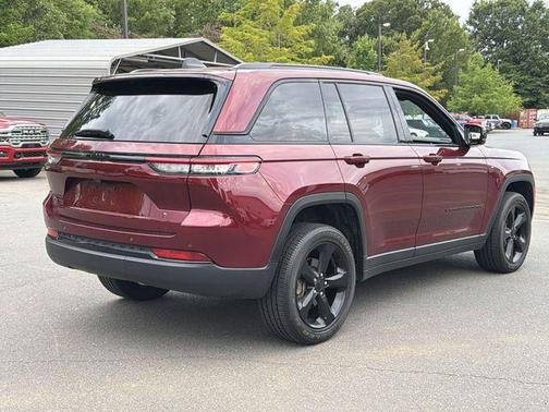 Velvet Red Pearlcoat 2023 Jeep Grand Cherokee Altitude
