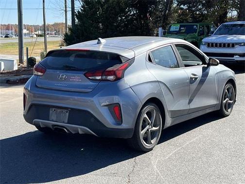 2019 Hyundai Veloster 2