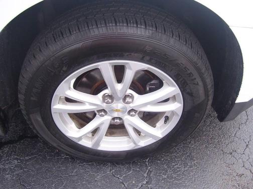 White 2017 Chevrolet Equinox 1LT
