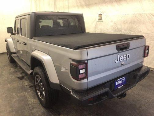 Photo 3 of 10 of 2020 Jeep Gladiator Overland