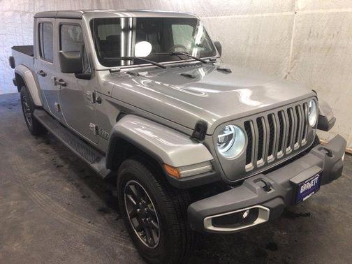 Photo 2 of 10 of 2020 Jeep Gladiator Overland