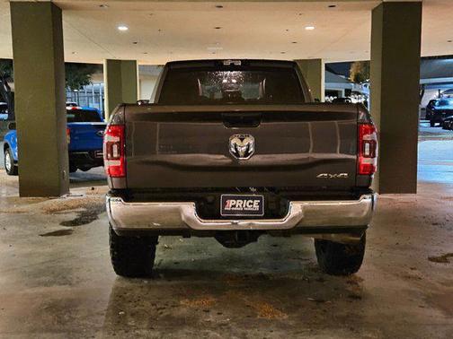 2022 RAM 2500 Tradesman Crew Cab 4x4 6'4' Box