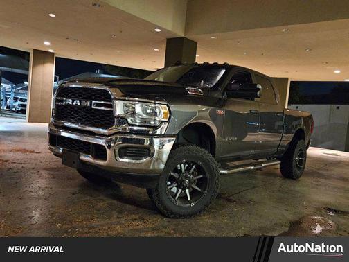 2022 RAM 2500 Tradesman Crew Cab 4x4 6'4' Box