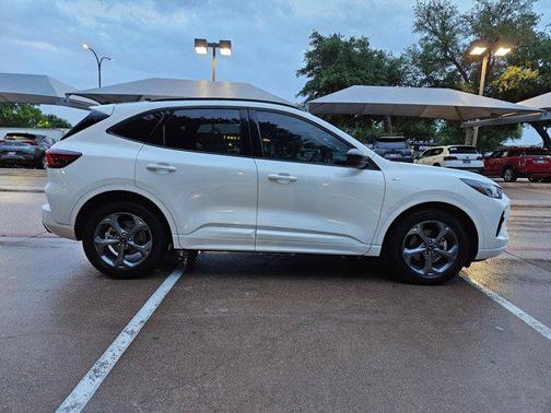 Star White Metallic Tri-Coat 2023 Ford Escape ST-Line