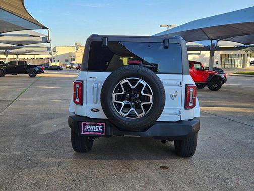 Oxford White 2023 Ford Bronco Outer Banks