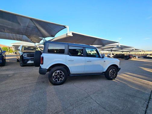 Oxford White 2023 Ford Bronco Outer Banks