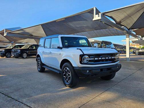 Oxford White 2023 Ford Bronco Outer Banks