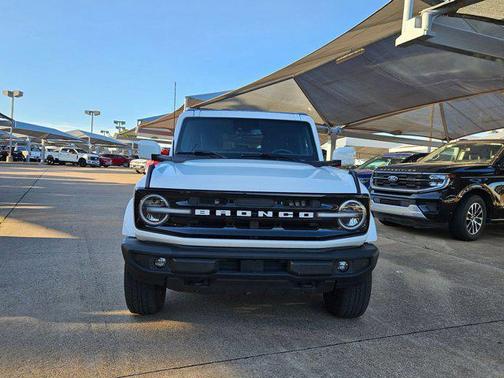 Oxford White 2023 Ford Bronco Outer Banks