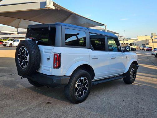 Oxford White 2023 Ford Bronco Outer Banks