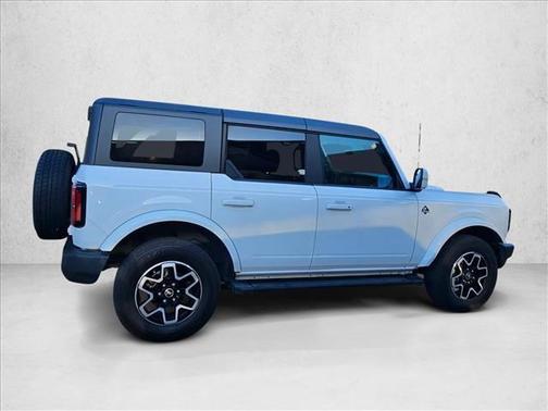 Oxford White 2023 Ford Bronco Outer Banks